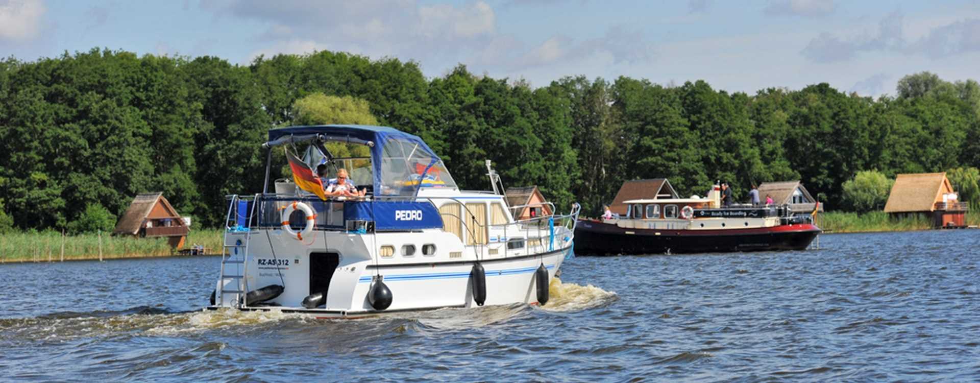 Yacht mieten für einen Bootsurlaub auf der Müritz, Mecklenburgische Seenplatte, in Brandenburg und Berlin